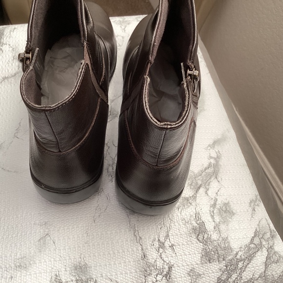 Clarks Booties NIB size 9.5W - Picture 4 of 10